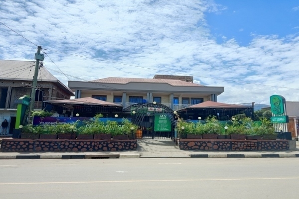 Skyz Lounge-Kasese