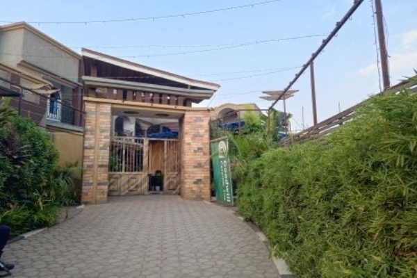 Legends Grill And Lounge Kasese